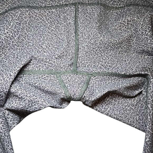 Lululemon Train Times Crop 17" - Fractal Alpine White Black - Picture 10 of 11